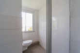 Badezimmer - Neu sanierte Stadtwohnung mit großzügigen Badezimmer