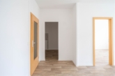 Blick von Wohnzimmer in Küche - Gemütliche 3 Zimmerwohnung mit Balkon