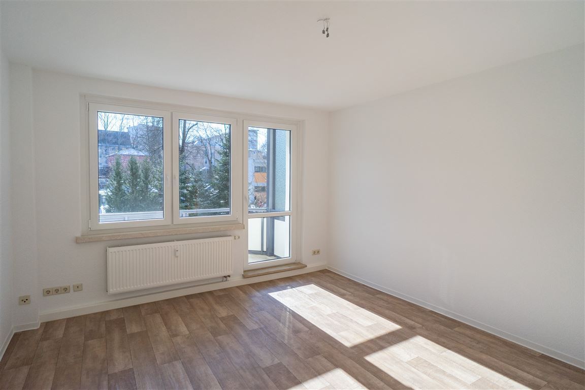 Ruhige Wohnung mit Balkon und Dusche, 09119 Chemnitz (Kapellenberg), Etagenwohnung