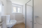 Badezimmer - Helle 2 Zimmerwohnung mit Tageslichtbad *Gartennutzung möglich*